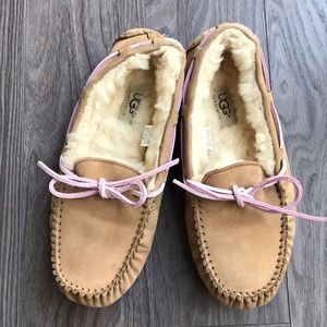 Size 7 Ugg water resistant slippers, pink ties
